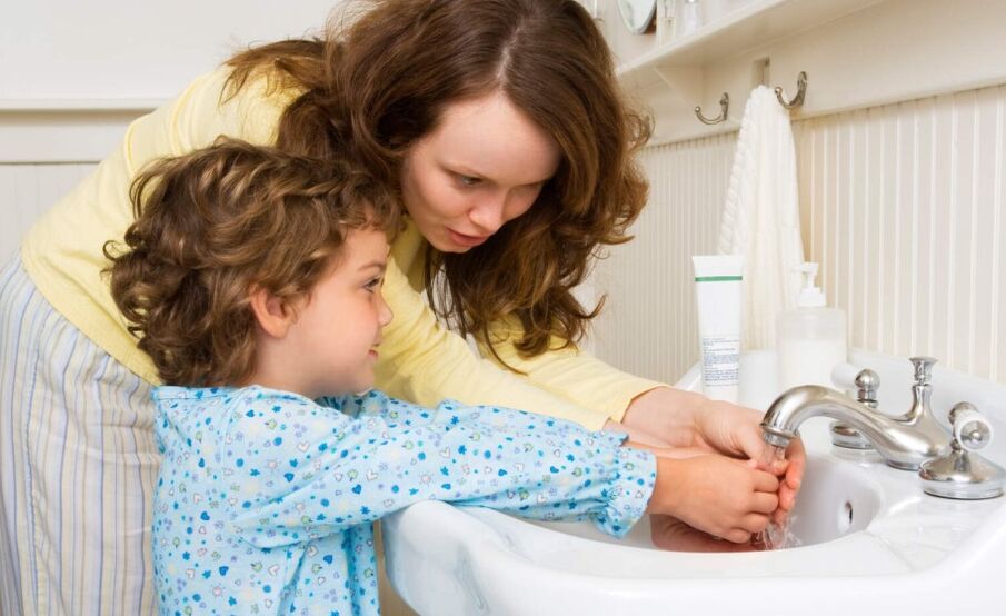 За да предотвратите навлизането на червеи в тялото на детето, трябва да спазвате правилата за хигиена